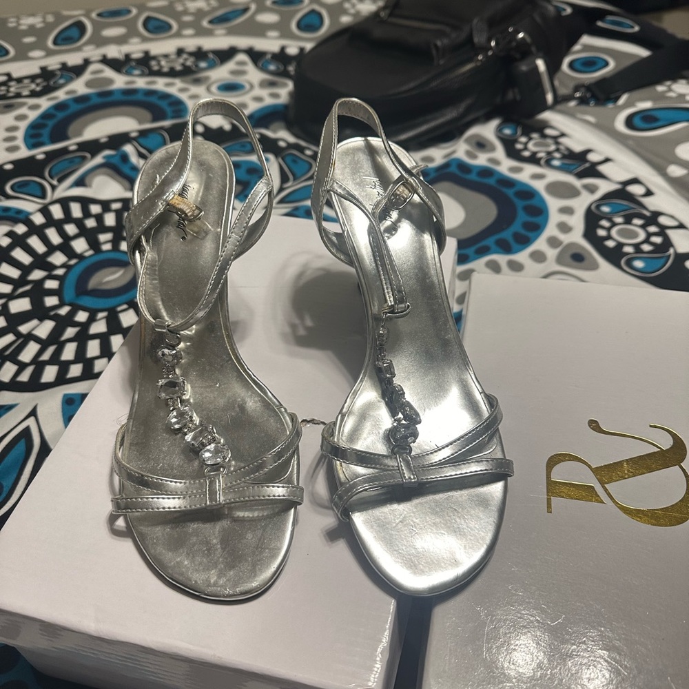 I’m selling3 pairs of heels - Picture 4 of 4